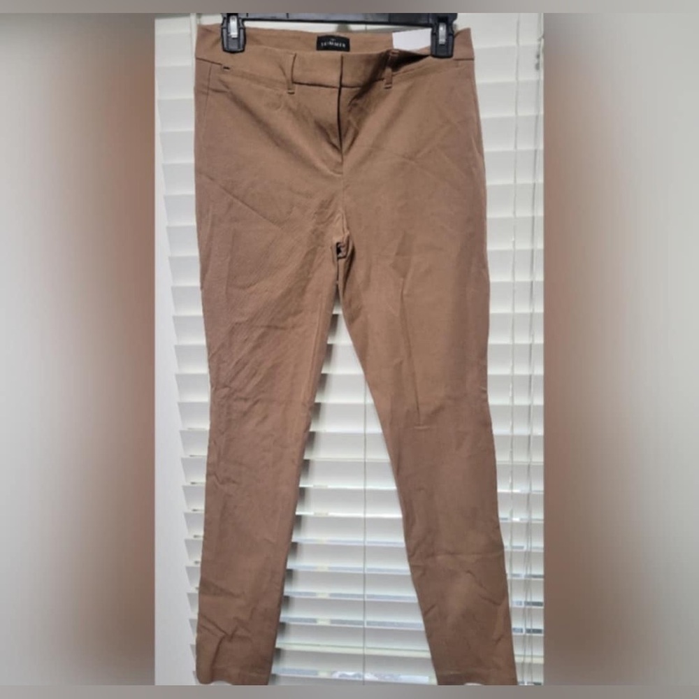 White House, Black Market The Skimmer Dress Pants Size 2 NWT